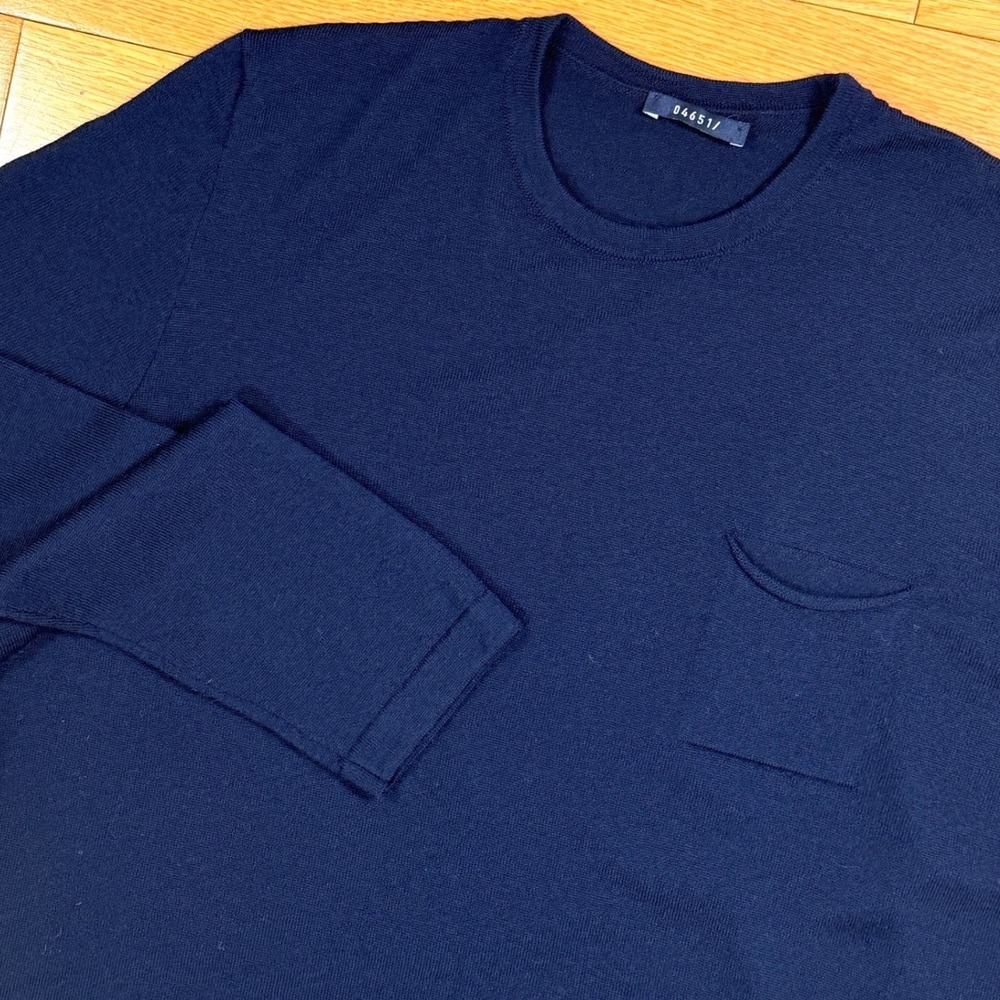04651/ A Trip In A Bag Navy Merino Wool Crew Neck Pocket Sweater MEDIUM‎